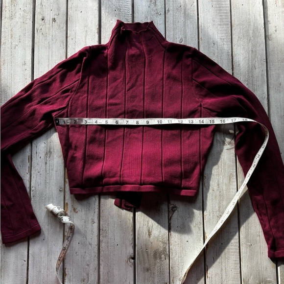 Windsor | ribbed | mock neck | open back | tie | burgundy | crop | top | L - Picture 4 of 9